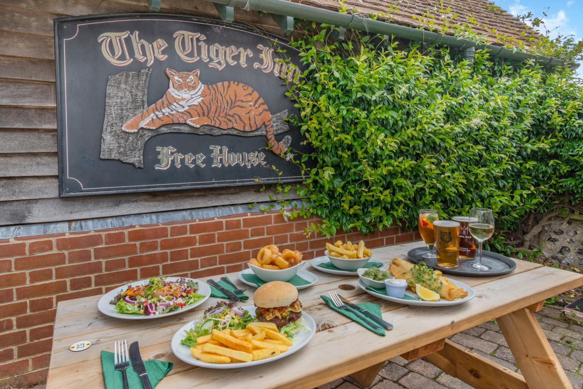 Tiger Inn - Grace Eastdean Dış mekan fotoğraf